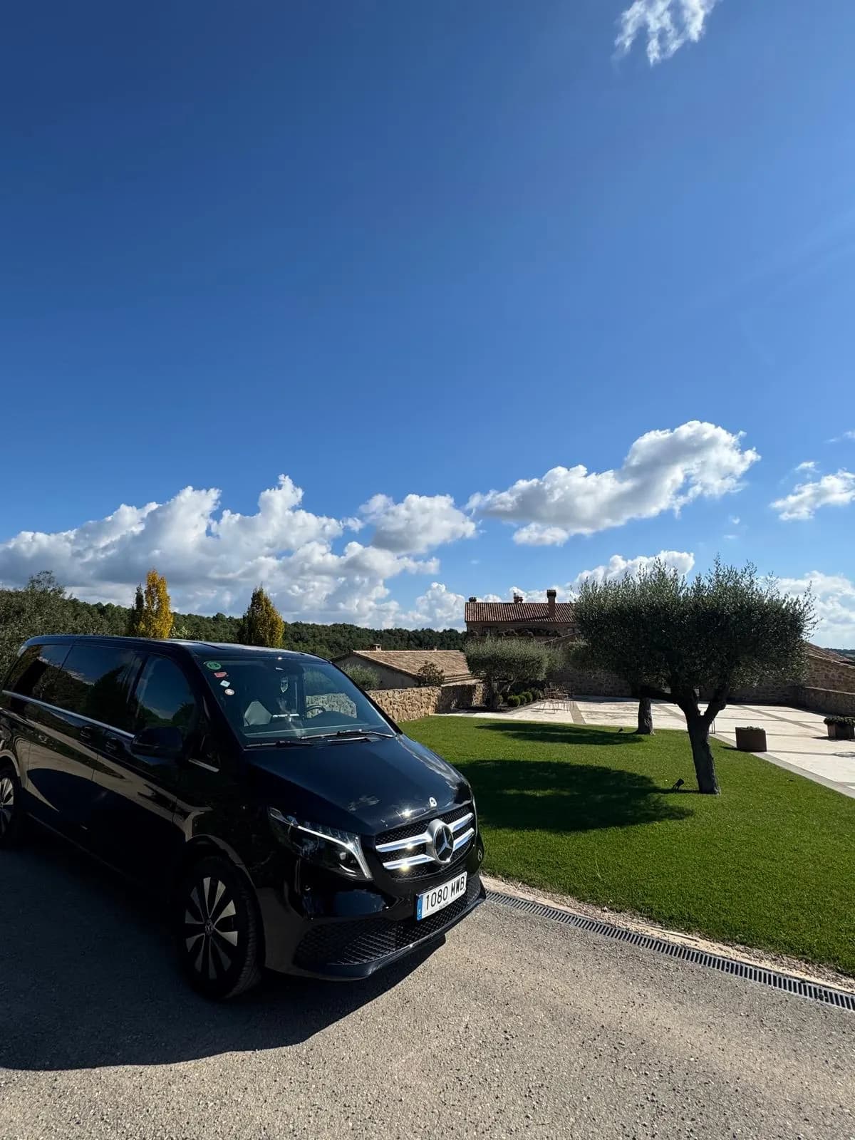 AurelTransfers Mercedes V-Class side profile at a luxury estate near Barcelona